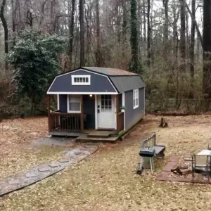 This 27-Year-Old Lives in a Shed—and She Loves It