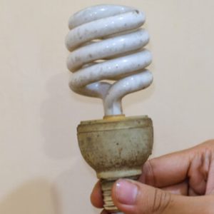 Must-read: Man’s about spiral bulb fire danger Must-read: Man’s about spiral bulb fire danger