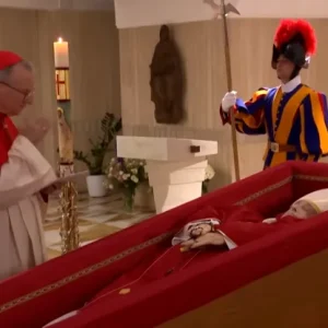 Photo Of Pope Francis In His Coffin Turns Heads After People Spot Small Detail Photo Of Pope Francis In His Coffin Turns Heads After People Spot Small Detail