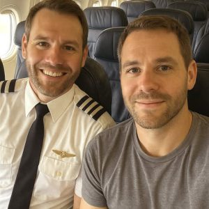 Before Disembarking Plane, Pilot Notices Last Passenger inside Who Is a Carbon Copy of Him Before Disembarking Plane, Pilot Notices Last Passenger inside Who Is a Carbon Copy of Him