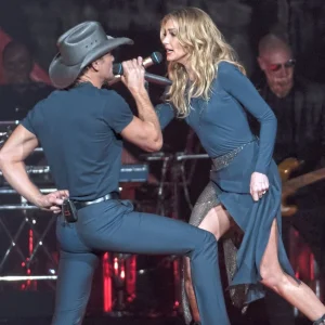 Tim McGraw and Faith Hill Shocked 17,000 Fans by Opening Their Tour with an ’80s Soul Hit Instead of a Country Classic
