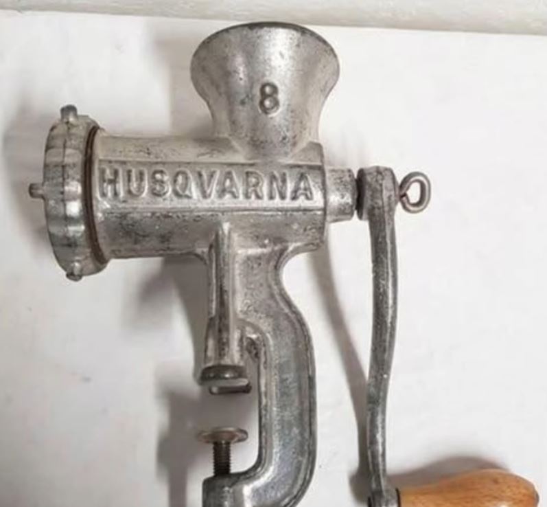 People on the internet banded together to figure out what this device actually was