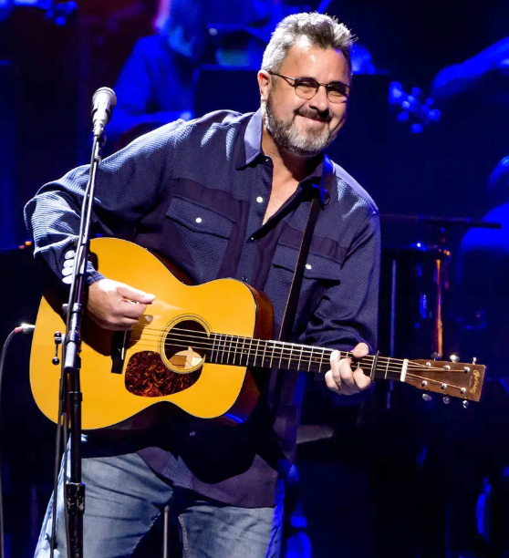 Vince Gill stuns audience with emotional tribute to his mom and late brother
