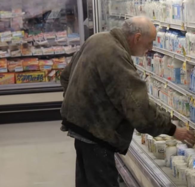 I Bought a Meal for a Senior in Need – Months Later, I Received a Mysterious Package