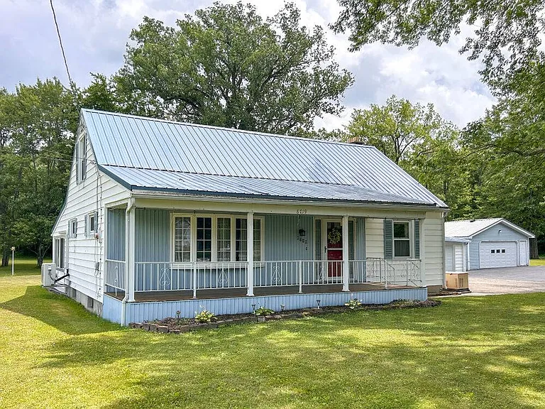 Spacious 3-Bed Cape Cod Home on 3.5 Acres