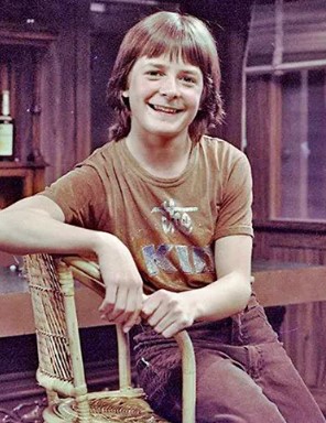 He Became World-Famous at a Young Age — Then a Devastating Illness Changed Everything. Can You Guess the Boy in the Photo?