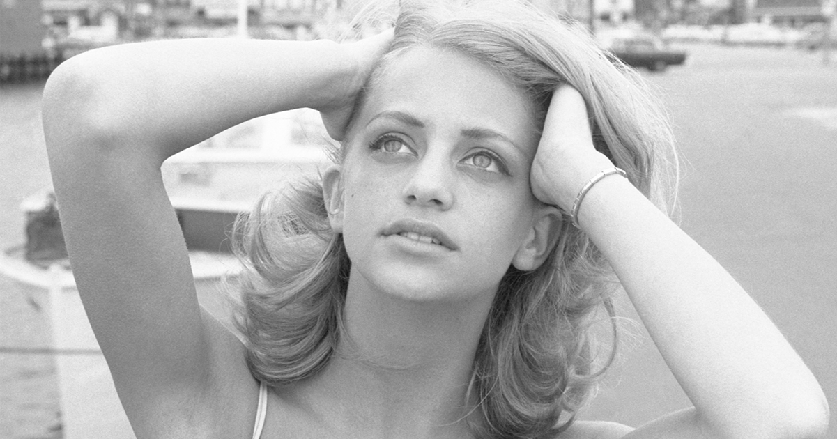 Once Rejected by Her Father, Now a Famous Actress Loved by Millions